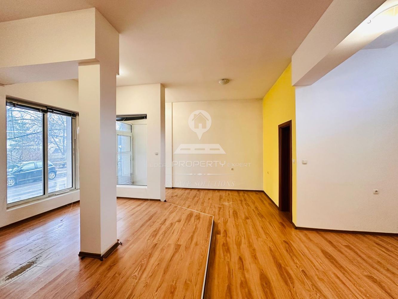 ТЪРГОВСКО ПОМЕЩЕНИЕ ПОД НАЕМ, ШИРОК ЦЕНТЪР УЛ. БЯЛА РЕКА, ГР. РАЗЛОГ. - 0