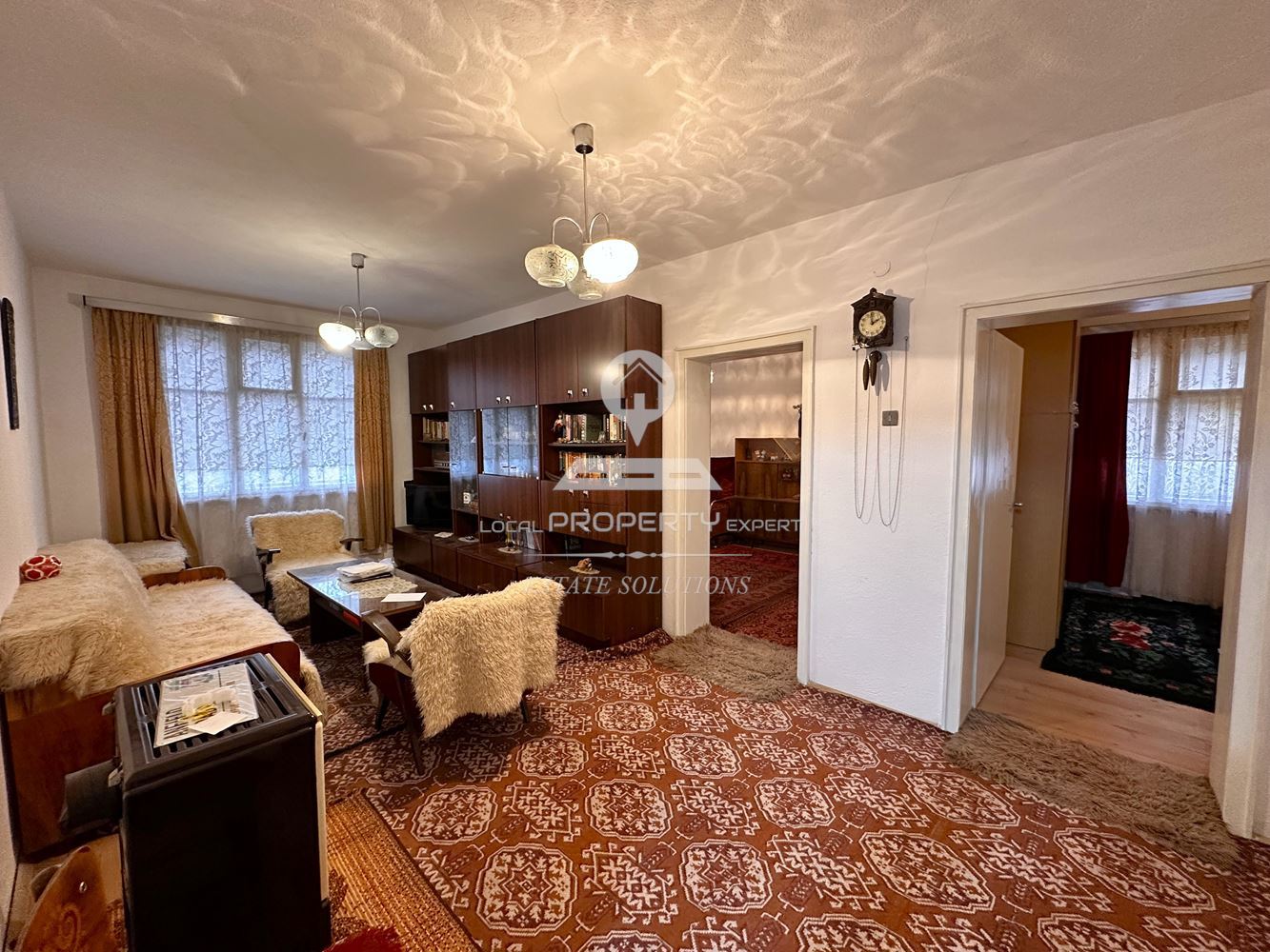 ДВУЕТАЖНА КЪЩА С ДВОР И ГАРАЖ В ГР. РАЗЛОГ - 0