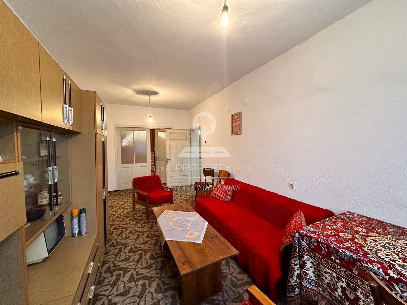 ДВУЕТАЖНА КЪЩА С ДВОР И ГАРАЖ В ГР. РАЗЛОГ - 0