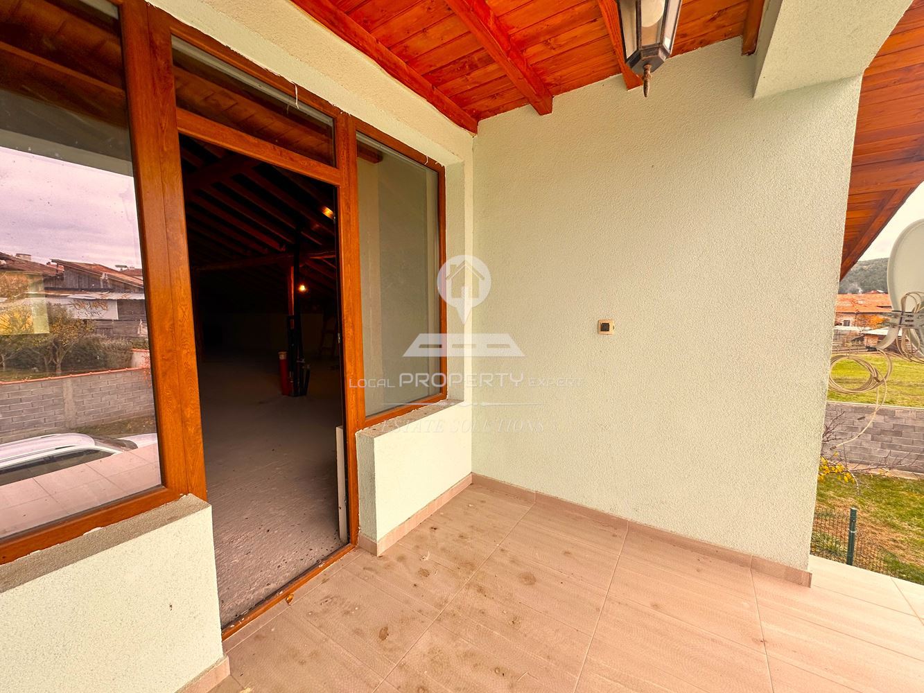 ЕДНОФАМИЛНА КЪЩА С ПРОСТОРЕН ДВОР И ТОП ЛОКАЦИЯ - ИДЕАЛЕН ЦЕНТЪР НА СЕЛО БАНЯ. - 0