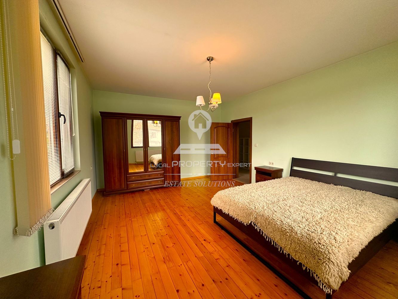 ЕДНОФАМИЛНА КЪЩА С ПРОСТОРЕН ДВОР И ТОП ЛОКАЦИЯ - ИДЕАЛЕН ЦЕНТЪР НА СЕЛО БАНЯ. - 0