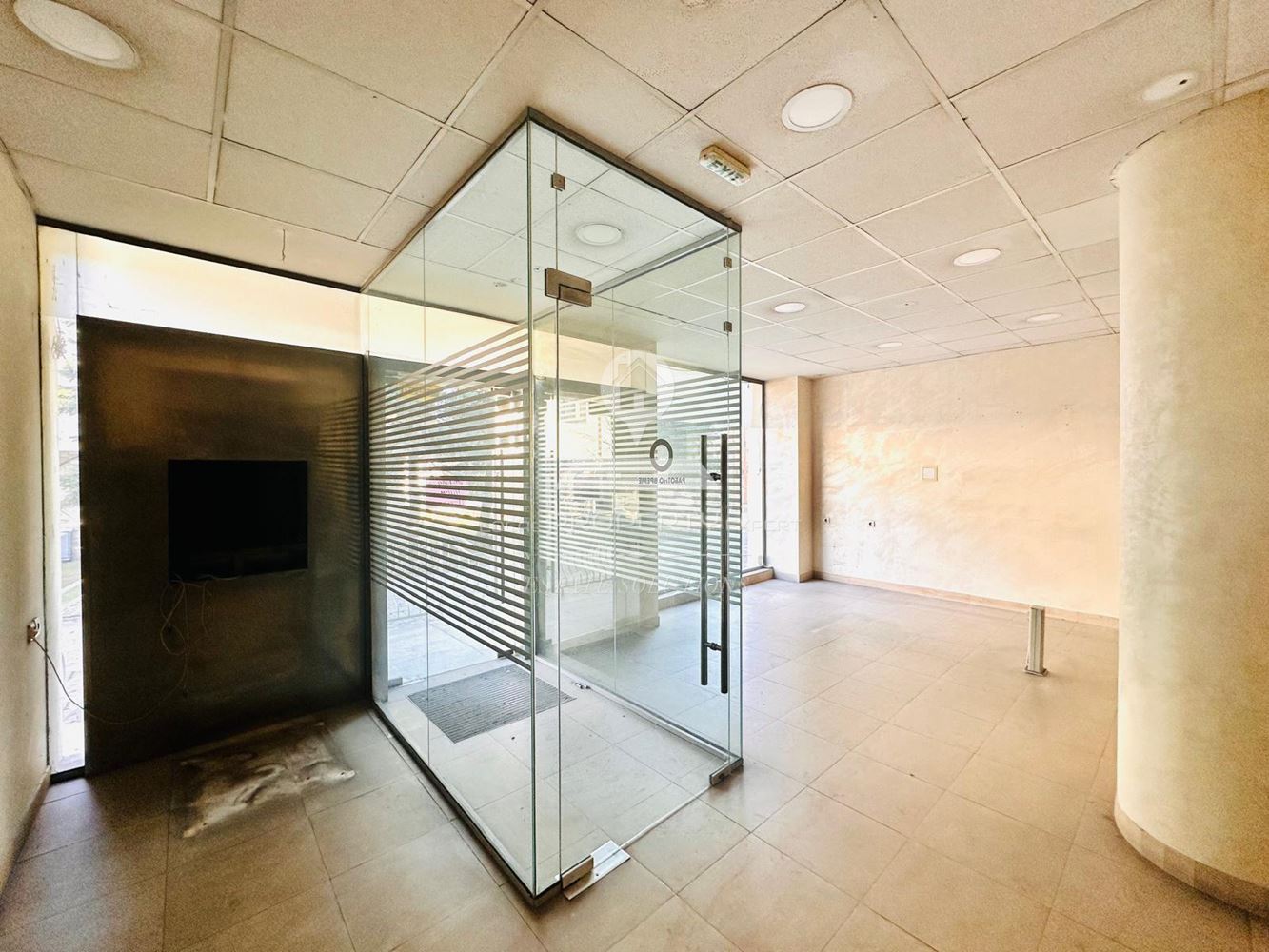 ТЪРГОВСКО ПОМЕЩЕНИЕ ПОД НАЕМ В ИДЕАЛЕН ЦЕНТЪР НА ГР. БАНСКО, ПЛ. "НИКОЛА ВАПЦАРОВ". - 0