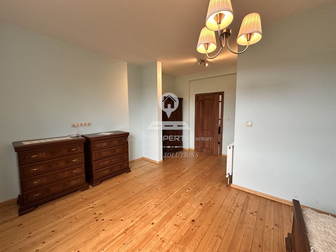 ЕДНОФАМИЛНА КЪЩА С ПРОСТОРЕН ДВОР И ТОП ЛОКАЦИЯ - ИДЕАЛЕН ЦЕНТЪР НА СЕЛО БАНЯ. - 0