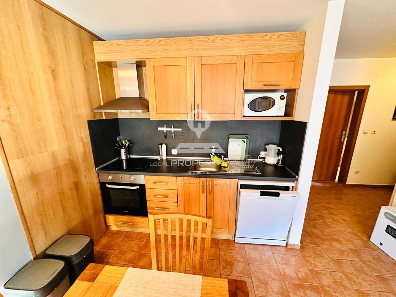 ЮЖЕН ОБЗАВЕДЕН ТРИСТАЕН АПАРТАМЕНТ ПОД НАЕМ В ЖИЛИЩНА СГРАДА "ПРЕСПА", М. ГРАМАДЕТО, ГР. БАНСКО. - 0