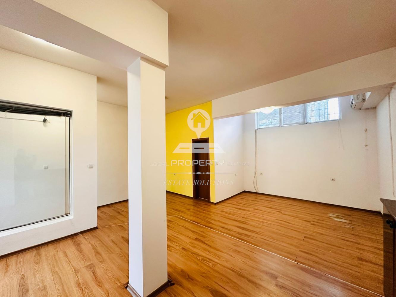 ТЪРГОВСКО ПОМЕЩЕНИЕ ПОД НАЕМ, ШИРОК ЦЕНТЪР УЛ. БЯЛА РЕКА, ГР. РАЗЛОГ. - 0