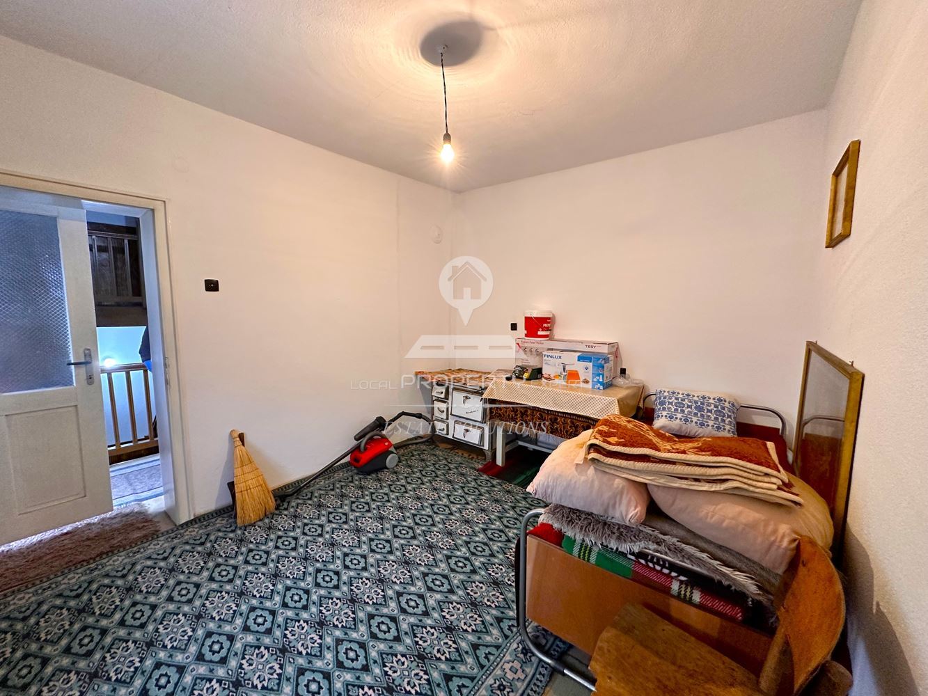 ДВУЕТАЖНА КЪЩА С ДВОР И ГАРАЖ В ГР. РАЗЛОГ - 0