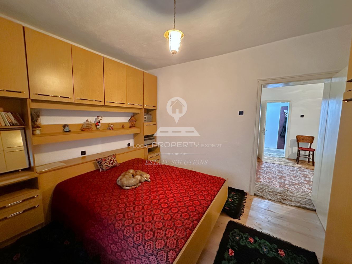 ДВУЕТАЖНА КЪЩА С ДВОР И ГАРАЖ В ГР. РАЗЛОГ - 0