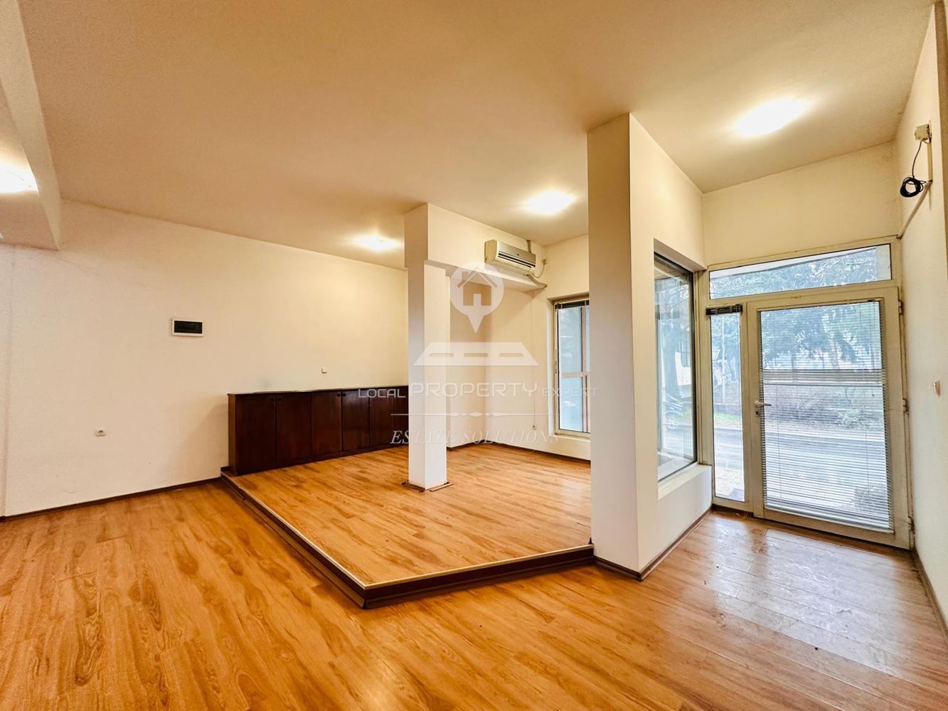 ТЪРГОВСКО ПОМЕЩЕНИЕ ПОД НАЕМ, ШИРОК ЦЕНТЪР УЛ. БЯЛА РЕКА, ГР. РАЗЛОГ. - 0