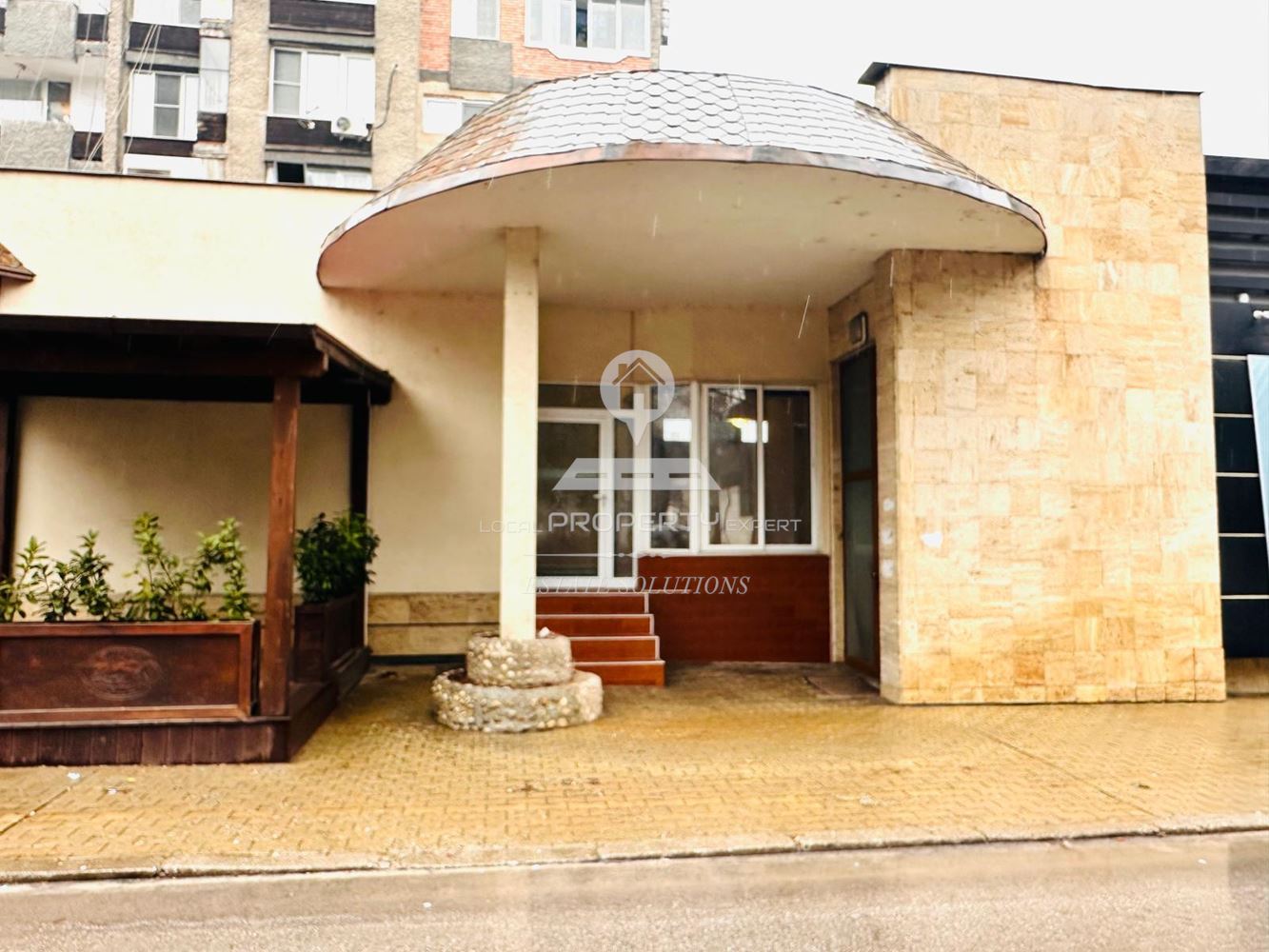 ТЪРГОВСКО ПОМЕЩЕНИЕ ПОД НАЕМ, ШИРОК ЦЕНТЪР УЛ. БЯЛА РЕКА, ГР. РАЗЛОГ. - 0