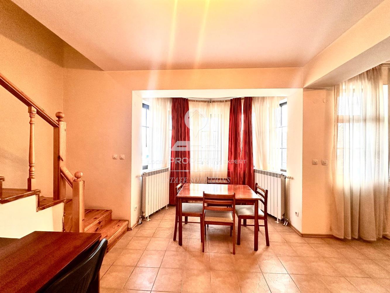 НАПЪЛНО ОБЗАВЕДЕНА ЕДНОФАМИЛНА КЪЩА НА ДВА ЕТАЖА, ПОД НАЕМ В КОМЛЕКС "PINE ROSE", МЕСТНОСТА "СВЕТИ ИВАН", ГР. БАНСКО. - 0