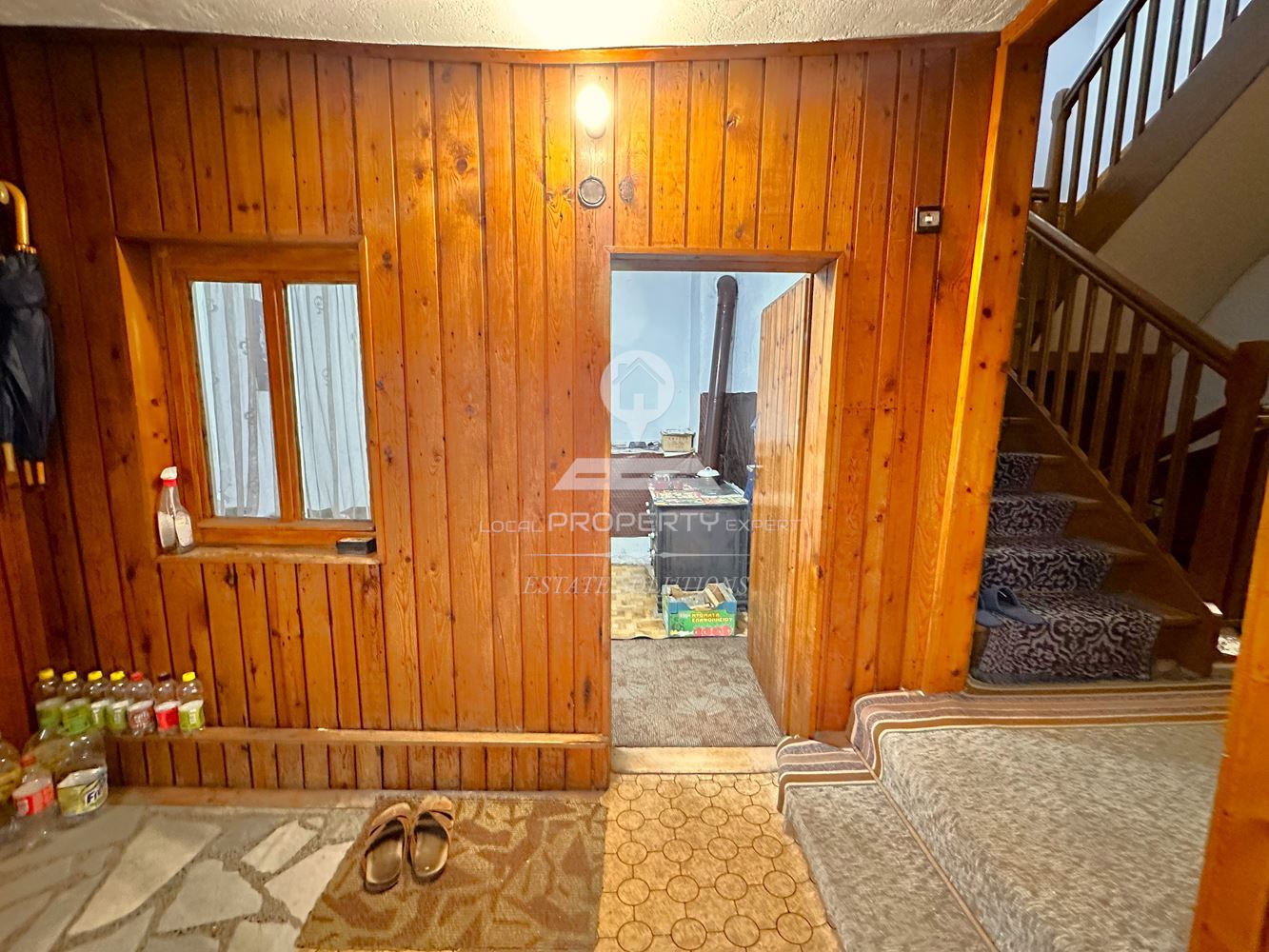 ДВУЕТАЖНА КЪЩА С ДВОР И ГАРАЖ В ГР. РАЗЛОГ - 0