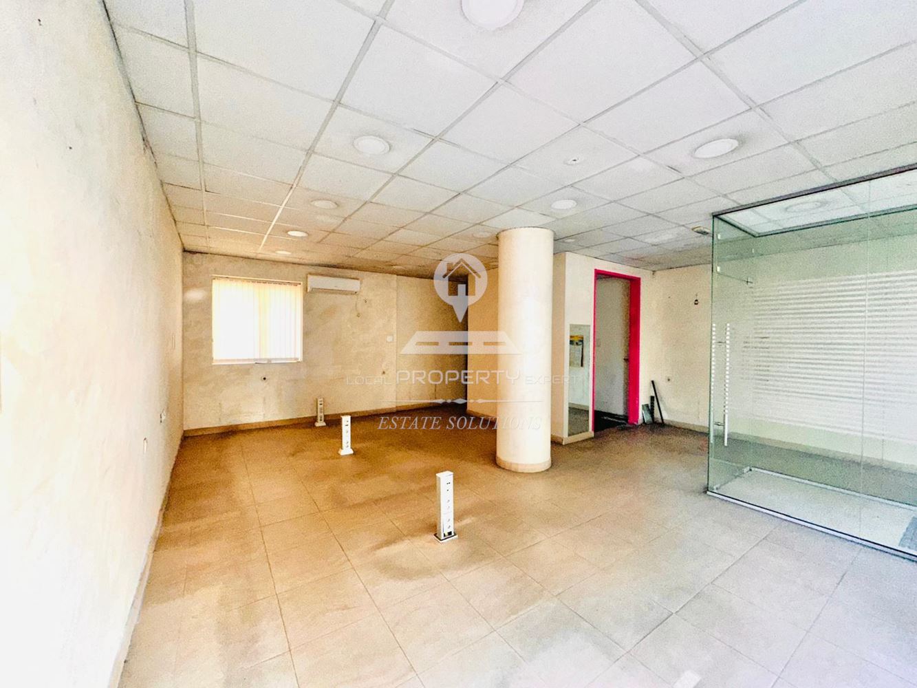 ТЪРГОВСКО ПОМЕЩЕНИЕ ПОД НАЕМ В ИДЕАЛЕН ЦЕНТЪР НА ГР. БАНСКО, ПЛ. "НИКОЛА ВАПЦАРОВ". - 0