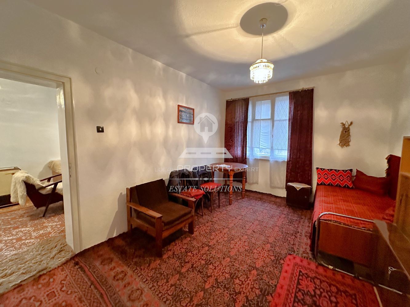 ДВУЕТАЖНА КЪЩА С ДВОР И ГАРАЖ В ГР. РАЗЛОГ - 0