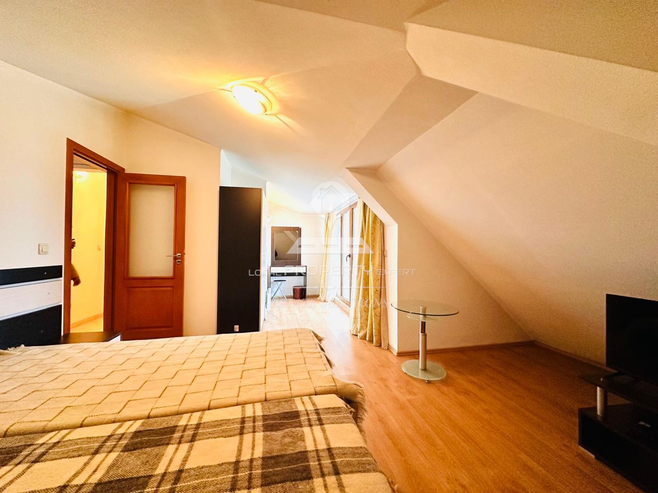 НАПЪЛНО ОБЗАВЕДЕН ТРИСТАЕН МЕЗОНЕТ ПОД НАЕМ В РАЙОНА НА ЕКОНТ, УЛ. ВАСИЛ КЪНЧЕВ 1, ГР. БАНСКО. - 0