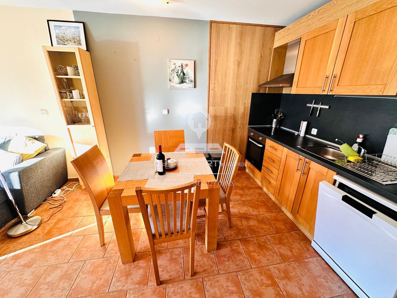 ЮЖЕН ОБЗАВЕДЕН ТРИСТАЕН АПАРТАМЕНТ ПОД НАЕМ В ЖИЛИЩНА СГРАДА "ПРЕСПА", М. ГРАМАДЕТО, ГР. БАНСКО. - 0