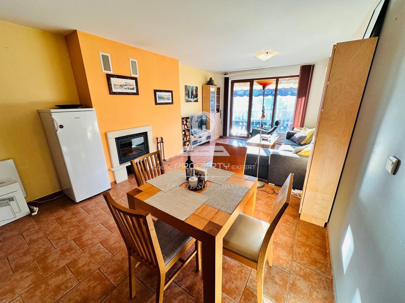 ЮЖЕН ОБЗАВЕДЕН ТРИСТАЕН АПАРТАМЕНТ ПОД НАЕМ В ЖИЛИЩНА СГРАДА "ПРЕСПА", М. ГРАМАДЕТО, ГР. БАНСКО. - 0