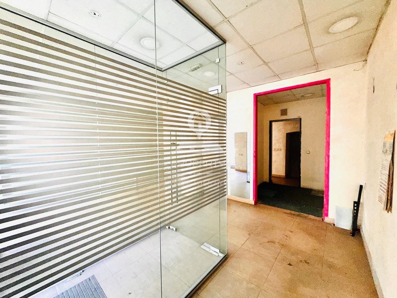 ТЪРГОВСКО ПОМЕЩЕНИЕ ПОД НАЕМ В ИДЕАЛЕН ЦЕНТЪР НА ГР. БАНСКО, ПЛ. "НИКОЛА ВАПЦАРОВ". - 0