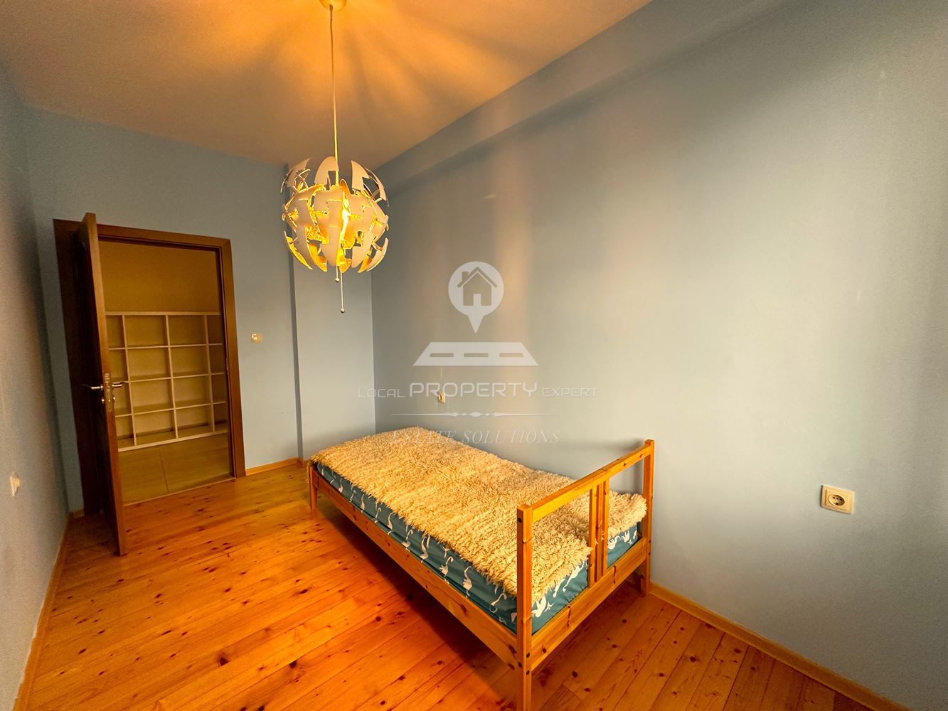 ЕДНОФАМИЛНА КЪЩА С ПРОСТОРЕН ДВОР И ТОП ЛОКАЦИЯ - ИДЕАЛЕН ЦЕНТЪР НА СЕЛО БАНЯ. - 0