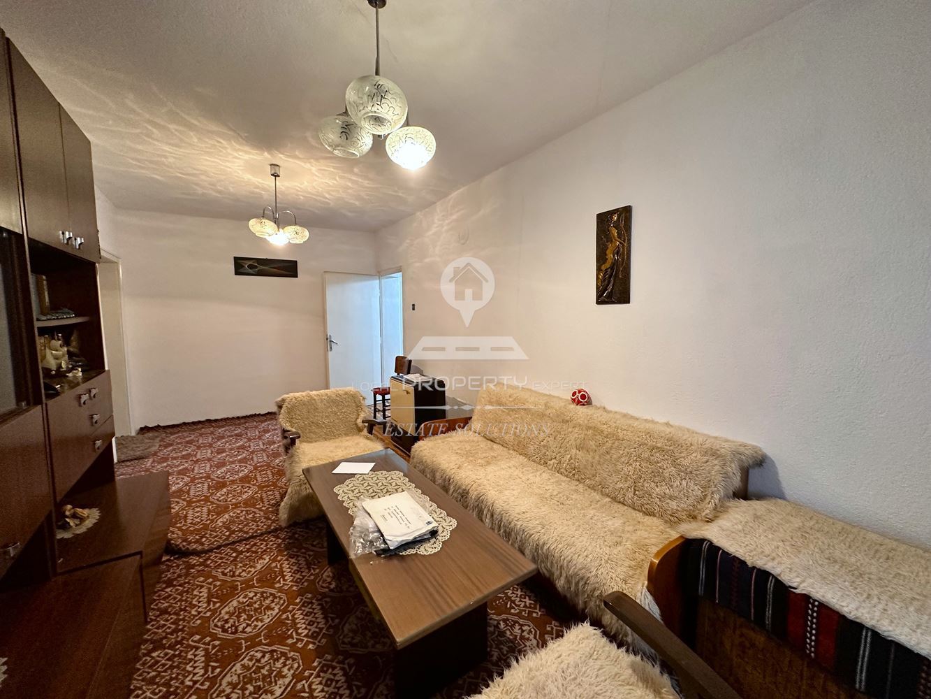 ДВУЕТАЖНА КЪЩА С ДВОР И ГАРАЖ В ГР. РАЗЛОГ - 0