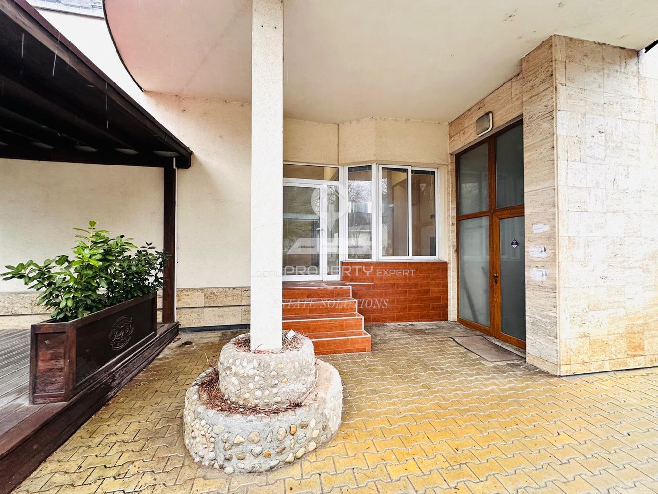 ТЪРГОВСКО ПОМЕЩЕНИЕ ПОД НАЕМ, ШИРОК ЦЕНТЪР УЛ. БЯЛА РЕКА, ГР. РАЗЛОГ. - 0