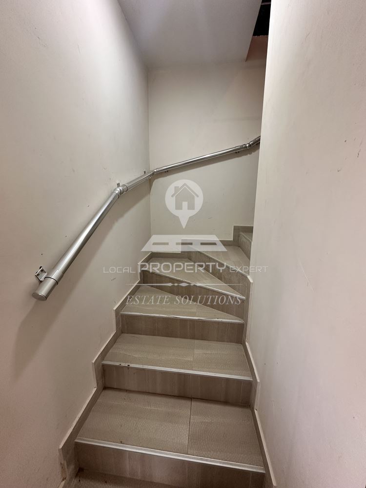 ЕДНОФАМИЛНА КЪЩА С ПРОСТОРЕН ДВОР И ТОП ЛОКАЦИЯ - ИДЕАЛЕН ЦЕНТЪР НА СЕЛО БАНЯ. - 0