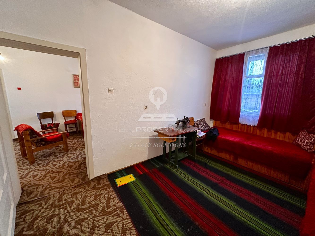 ДВУЕТАЖНА КЪЩА С ДВОР И ГАРАЖ В ГР. РАЗЛОГ - 0