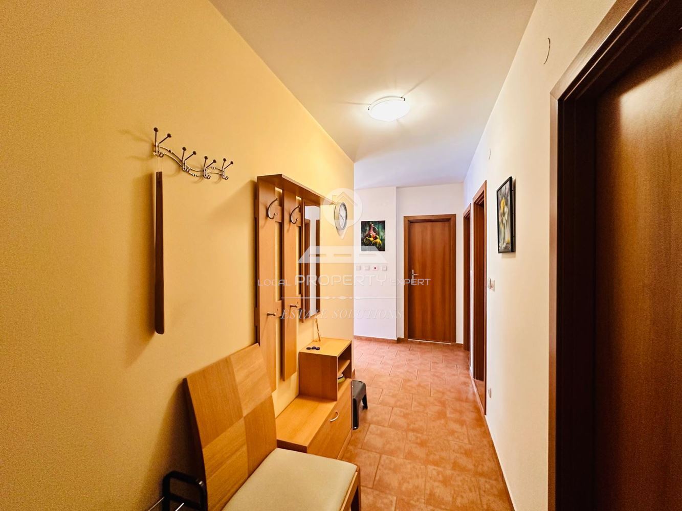 ЮЖЕН ОБЗАВЕДЕН ТРИСТАЕН АПАРТАМЕНТ ПОД НАЕМ В ЖИЛИЩНА СГРАДА "ПРЕСПА", М. ГРАМАДЕТО, ГР. БАНСКО. - 0