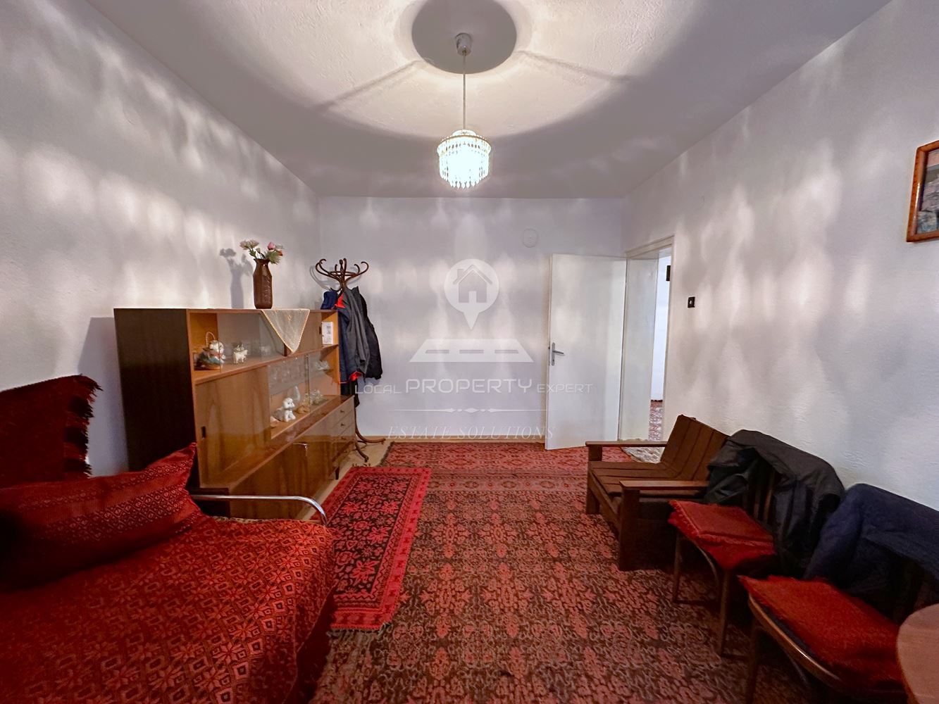 ДВУЕТАЖНА КЪЩА С ДВОР И ГАРАЖ В ГР. РАЗЛОГ - 0