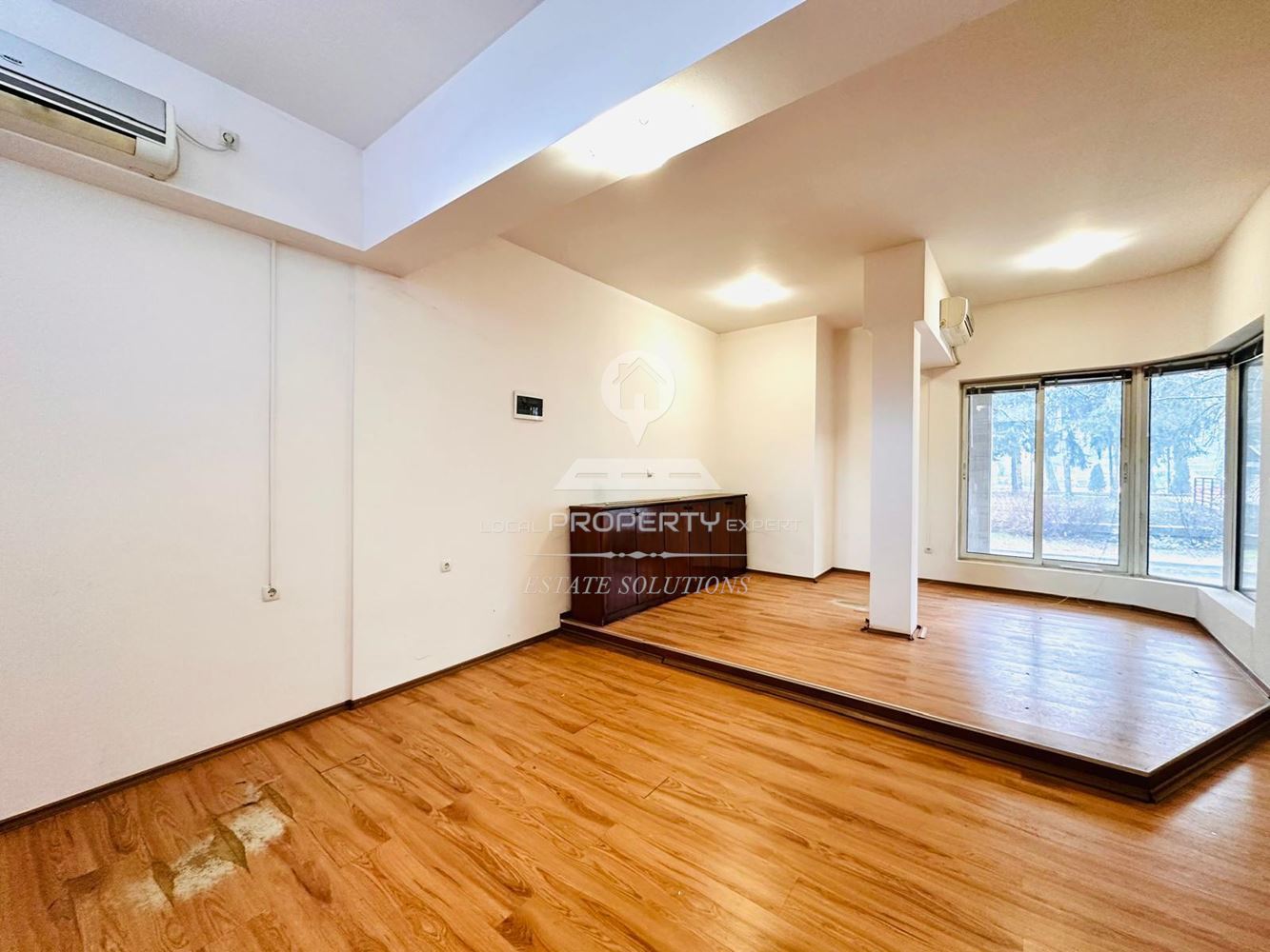 ТЪРГОВСКО ПОМЕЩЕНИЕ ПОД НАЕМ, ШИРОК ЦЕНТЪР УЛ. БЯЛА РЕКА, ГР. РАЗЛОГ. - 0