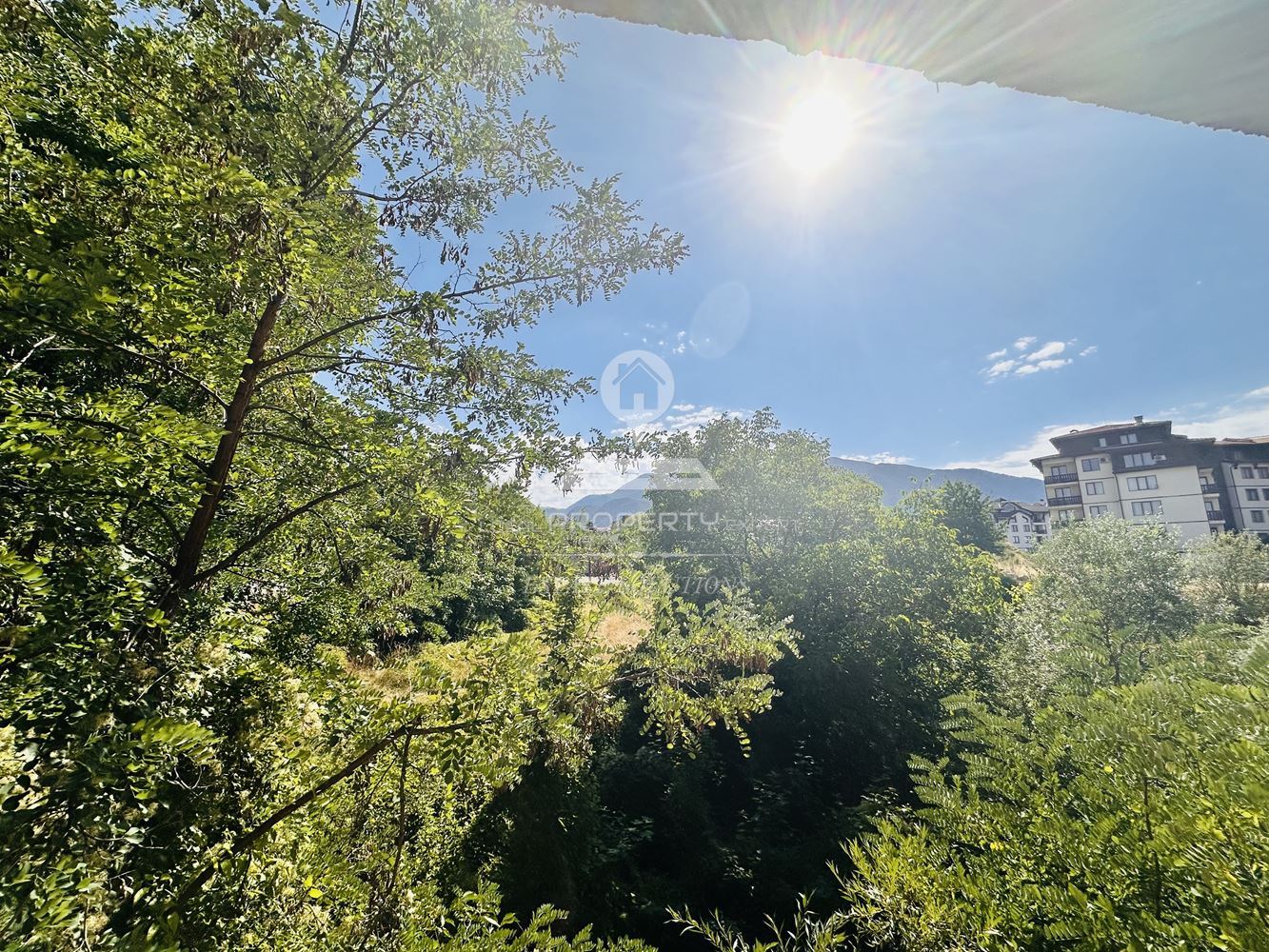 ЮЖЕН, ДВУСТАЕН АПАРТАМЕНТ В ЖИЛИЩНА СГРАДА С ТОП ЛОКАЦИЯ В КВ. ГРАМАДЕТО, УЛ. НАЙДЕН ГЕРОВ, ГР. БАНСКО. - 0