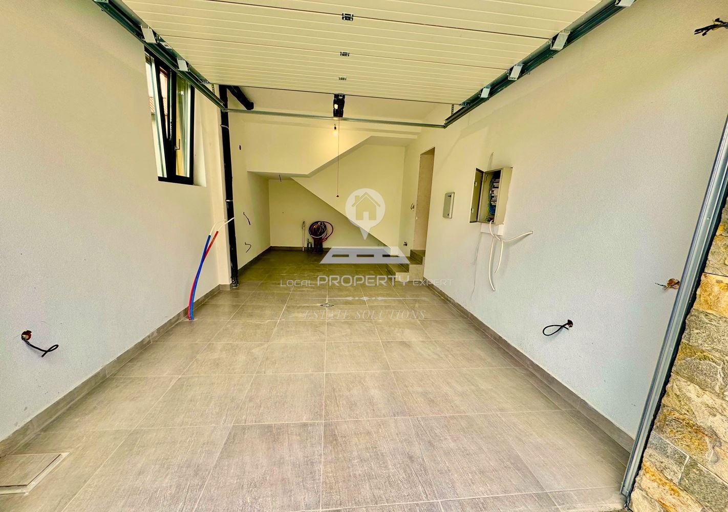 НОВА ЕДНОФАМИЛНА КЪЩА "ДО МЕБЕЛИ" - ПОДОВО С ТЕРМОПОМПА И ПРОСТОРЕН ГАРАЖ - 0