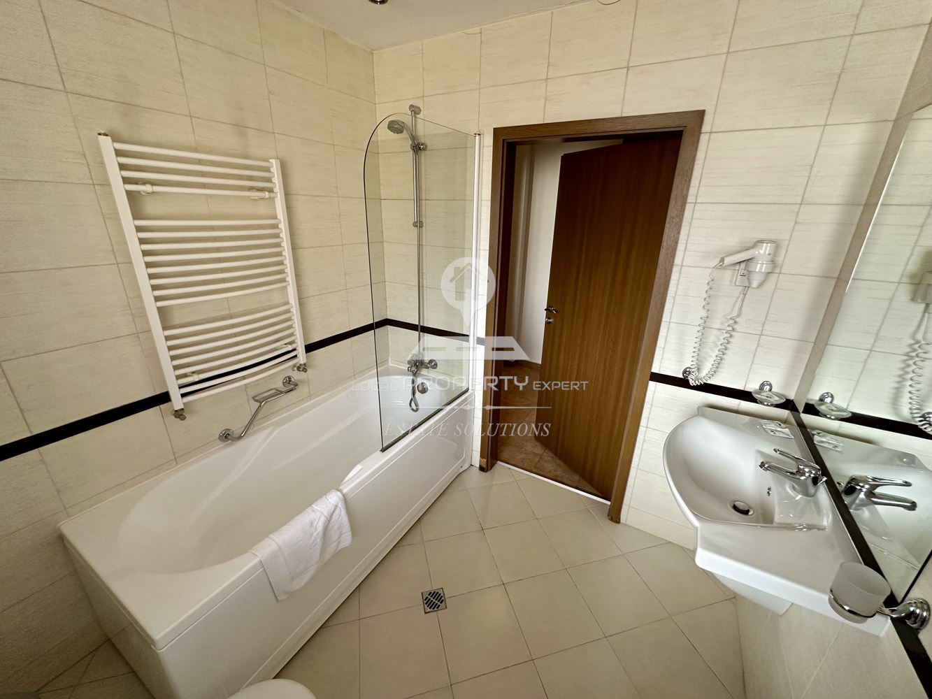 ОБЗАВЕДЕН, ТРИСТАЕН АПАРТАМЕНТ В КОМПЛЕКС "BELLEVUE RESIDENCE" ГР.БАНСКО. - 0