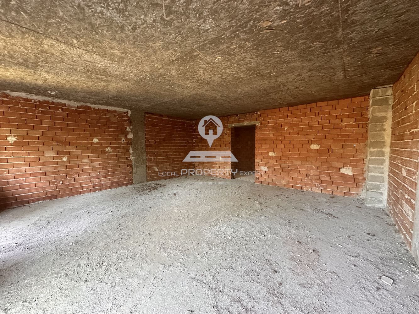 ЮЖЕН, ДВУСТАЕН АПАРТАМЕНТ В ЖИЛИЩНА СГРАДА С ТОП ЛОКАЦИЯ В КВ. ГРАМАДЕТО, УЛ. НАЙДЕН ГЕРОВ, ГР. БАНСКО. - 0