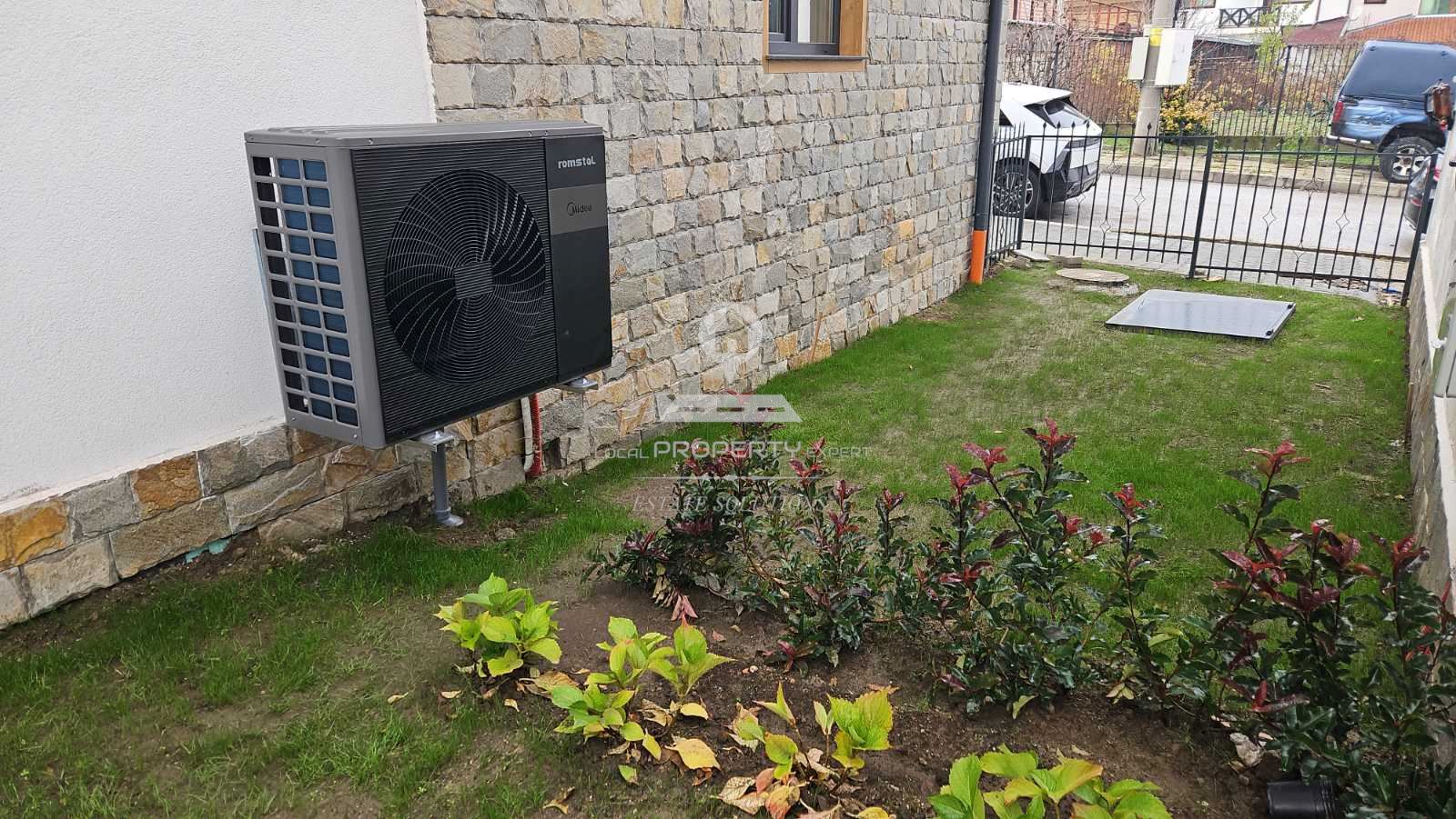 НОВА ЕДНОФАМИЛНА КЪЩА "ДО МЕБЕЛИ" - ПОДОВО С ТЕРМОПОМПА И ПРОСТОРЕН ГАРАЖ - 0