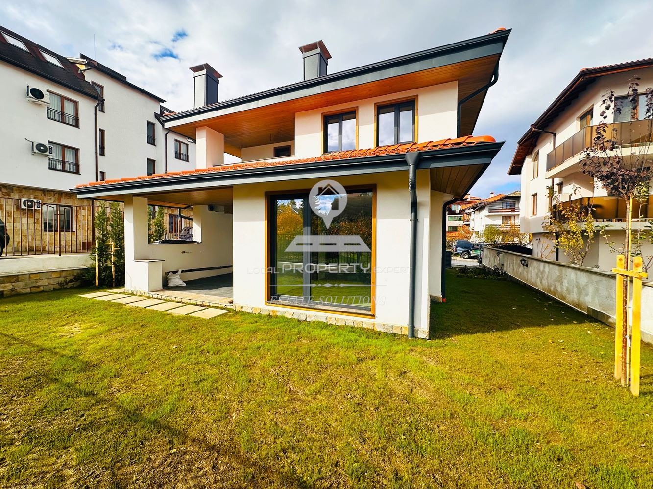 НОВА ЕДНОФАМИЛНА КЪЩА "ДО МЕБЕЛИ" - ПОДОВО С ТЕРМОПОМПА И ПРОСТОРЕН ГАРАЖ - 0