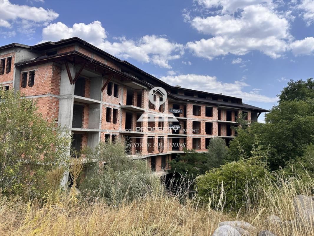 ЮЖЕН, ДВУСТАЕН АПАРТАМЕНТ В ЖИЛИЩНА СГРАДА С ТОП ЛОКАЦИЯ В КВ. ГРАМАДЕТО, УЛ. НАЙДЕН ГЕРОВ, ГР. БАНСКО. - 0