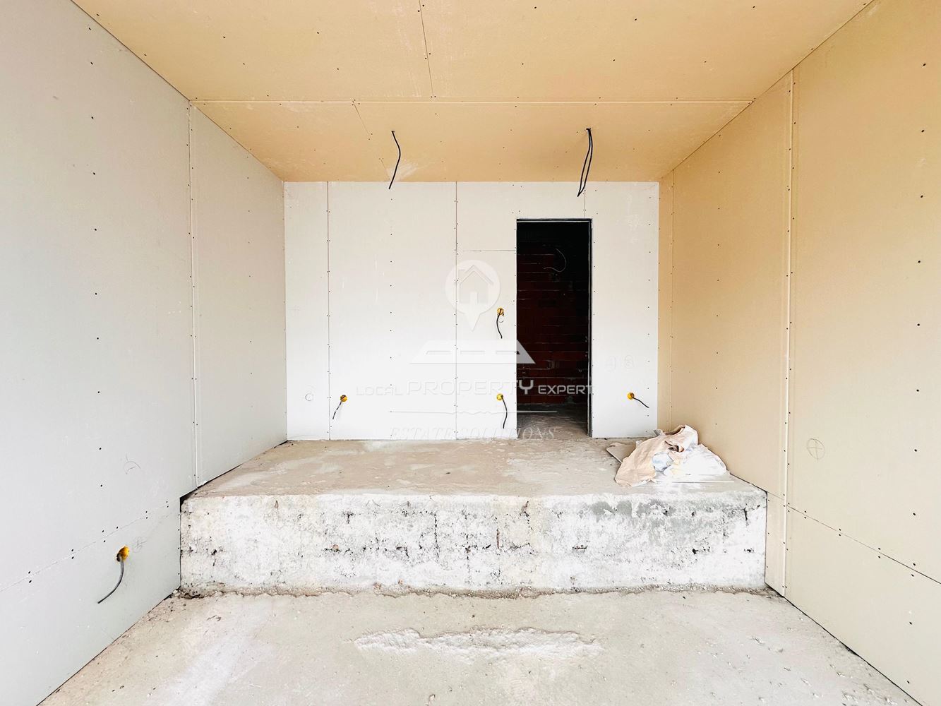 Магазин - Благоевград, област, гр.Банско - 0