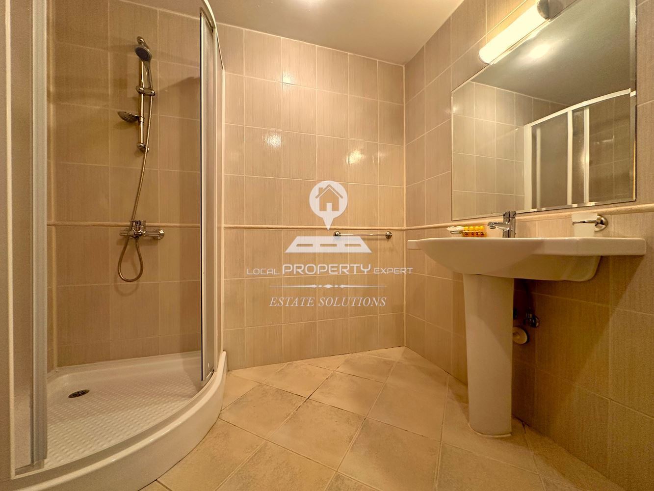 ОБЗАВЕДЕН ТРИСТАЕН АПАРТАМЕНТ В ЖИЛИЩНА СГРАДА „ALL SEASON CLUB“, ГР. БАНСКО - 0