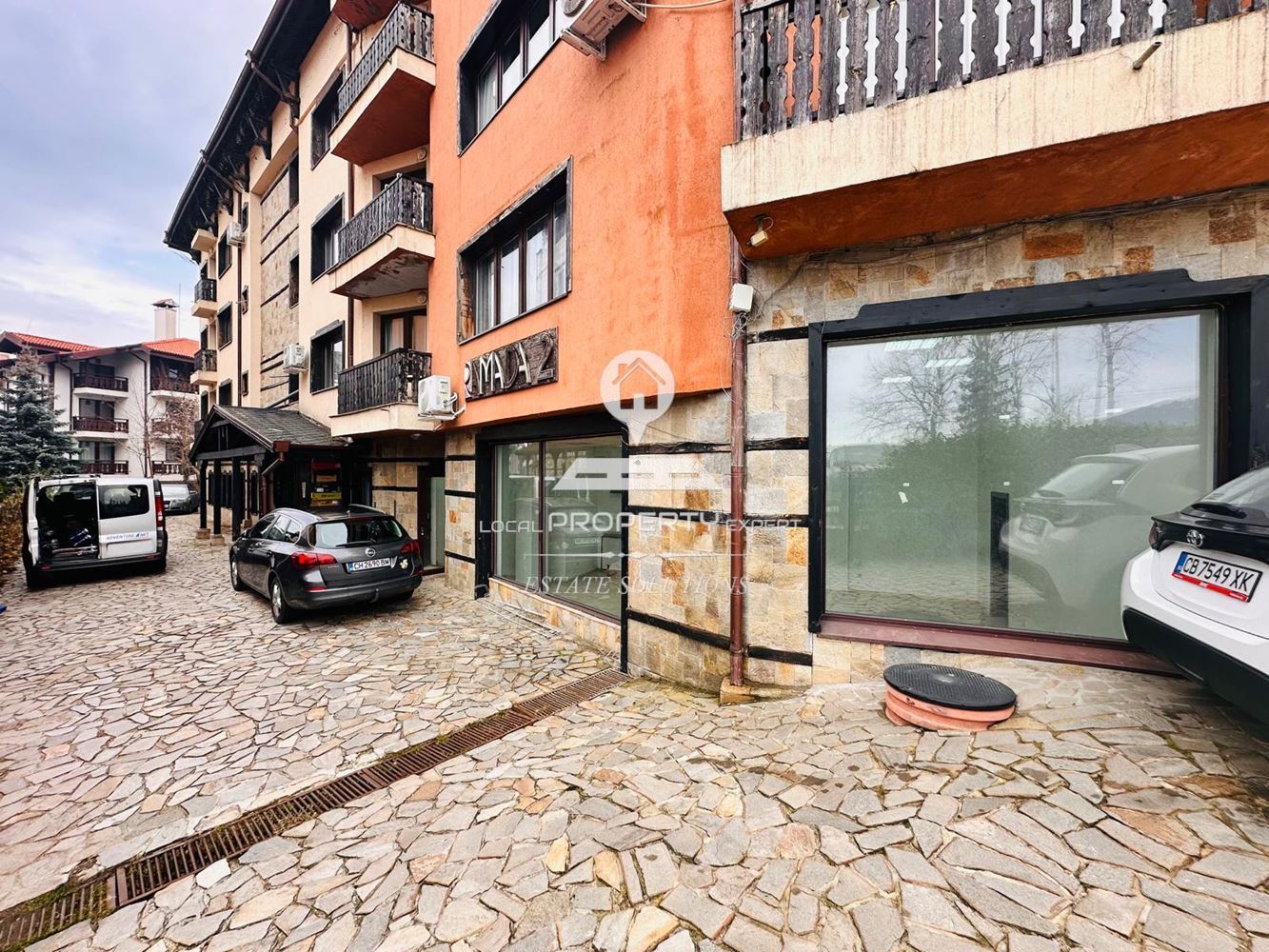 ТЪРГОВСКО ПОМЕЩЕНИЕ С ТОП ЛОКАЦИЯ ПОД НАЕМ, УЛ. ПИРИН, КВ. ГРАМАДЕТО, ГР. БАНСКО. - 0