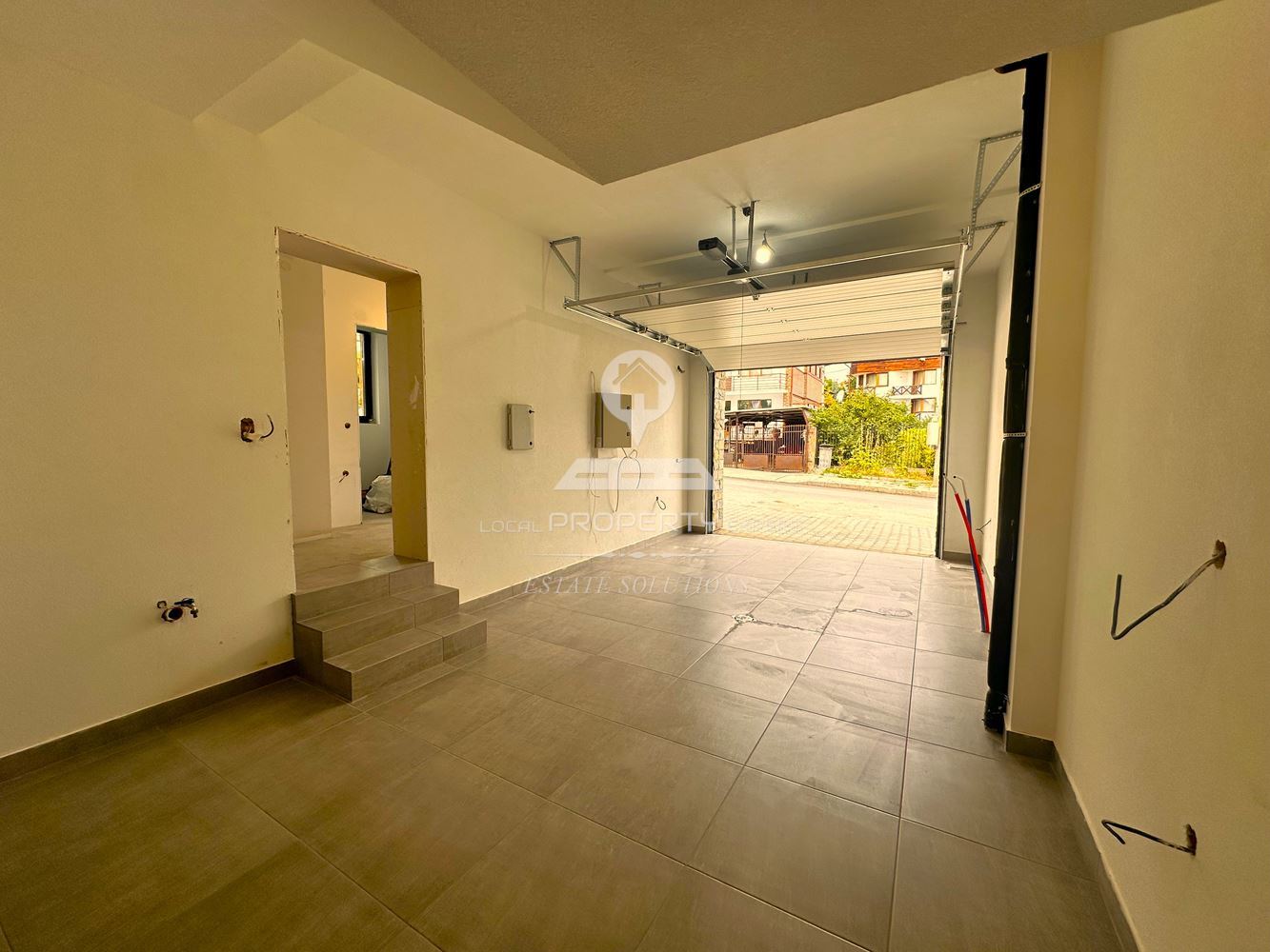 НОВА ЕДНОФАМИЛНА КЪЩА "ДО МЕБЕЛИ" - ПОДОВО С ТЕРМОПОМПА И ПРОСТОРЕН ГАРАЖ - 0