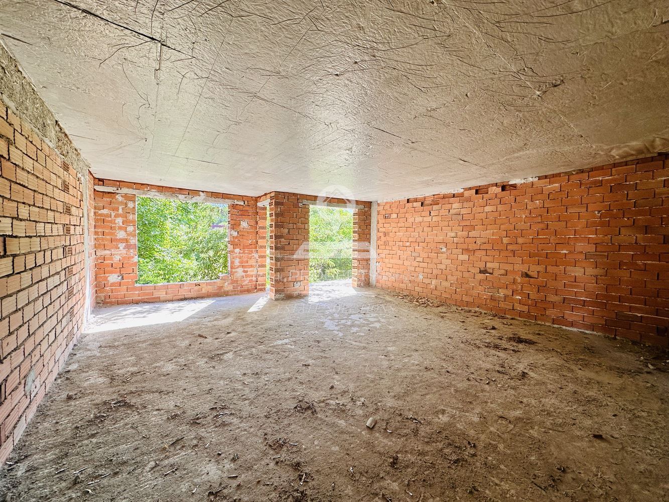 ЮЖЕН, ДВУСТАЕН АПАРТАМЕНТ В ЖИЛИЩНА СГРАДА С ТОП ЛОКАЦИЯ В КВ. ГРАМАДЕТО, УЛ. НАЙДЕН ГЕРОВ, ГР. БАНСКО. - 0