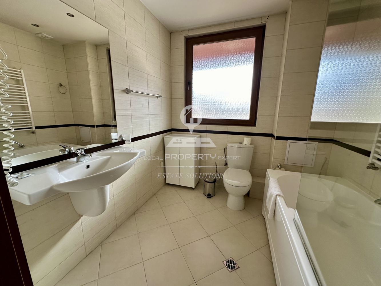 ОБЗАВЕДЕН, ТРИСТАЕН АПАРТАМЕНТ В КОМПЛЕКС "BELLEVUE RESIDENCE" ГР.БАНСКО. - 0