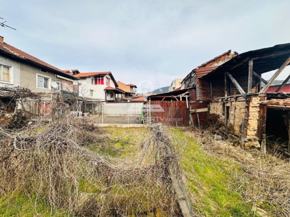 ПРОДАВА СЕ КЪЩА С ПАРЦЕЛ В ЦЕНТЪРА НА С. ЕЛЕШНИЦА, ОБЩ. РАЗЛОГ. - 0