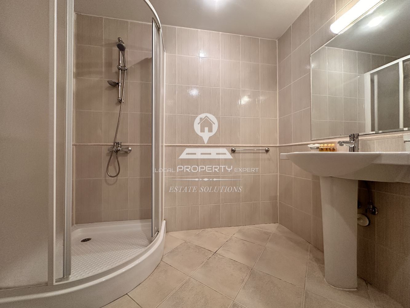 ОБЗАВЕДЕН ТРИСТАЕН АПАРТАМЕНТ В ЖИЛИЩНА СГРАДА „ALL SEASON CLUB“, ГР. БАНСКО - 0