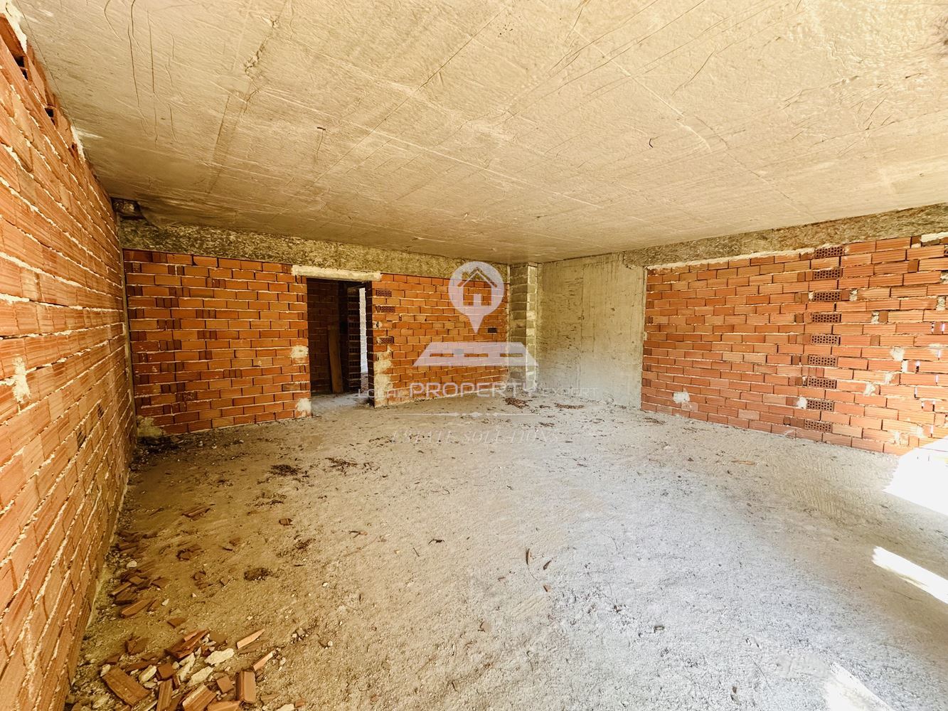 ЮЖЕН, ДВУСТАЕН АПАРТАМЕНТ В ЖИЛИЩНА СГРАДА С ТОП ЛОКАЦИЯ В КВ. ГРАМАДЕТО, УЛ. НАЙДЕН ГЕРОВ, ГР. БАНСКО. - 0