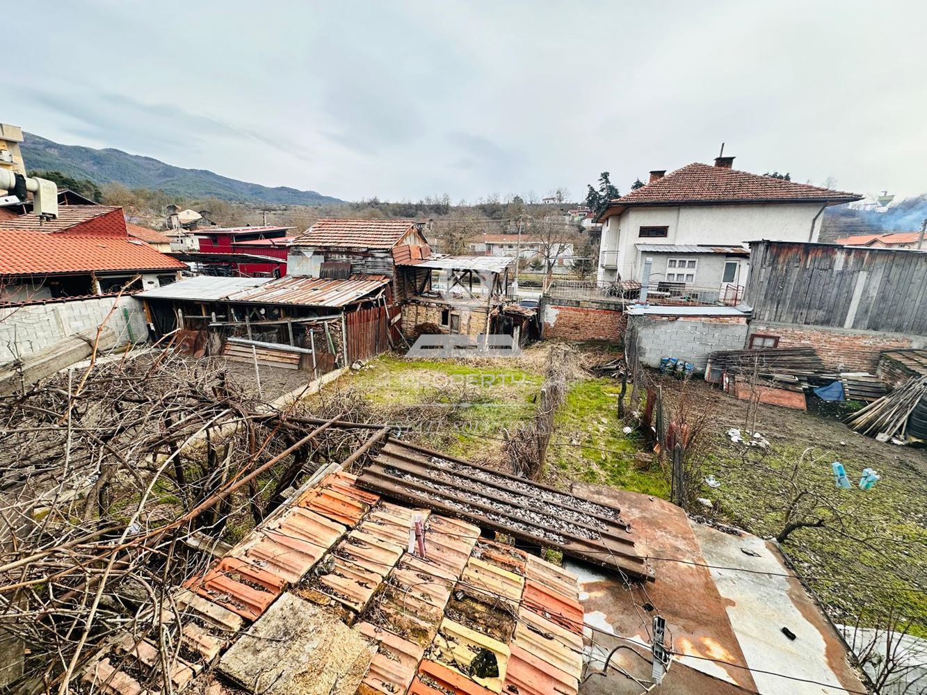 ПРОДАВА СЕ КЪЩА С ПАРЦЕЛ В ЦЕНТЪРА НА С. ЕЛЕШНИЦА, ОБЩ. РАЗЛОГ. - 0