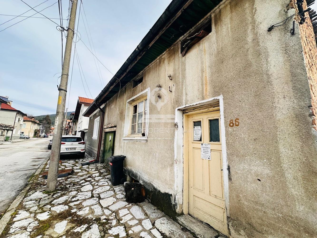 ПРОДАВА СЕ КЪЩА С ПАРЦЕЛ В ЦЕНТЪРА НА С. ЕЛЕШНИЦА, ОБЩ. РАЗЛОГ. - 0