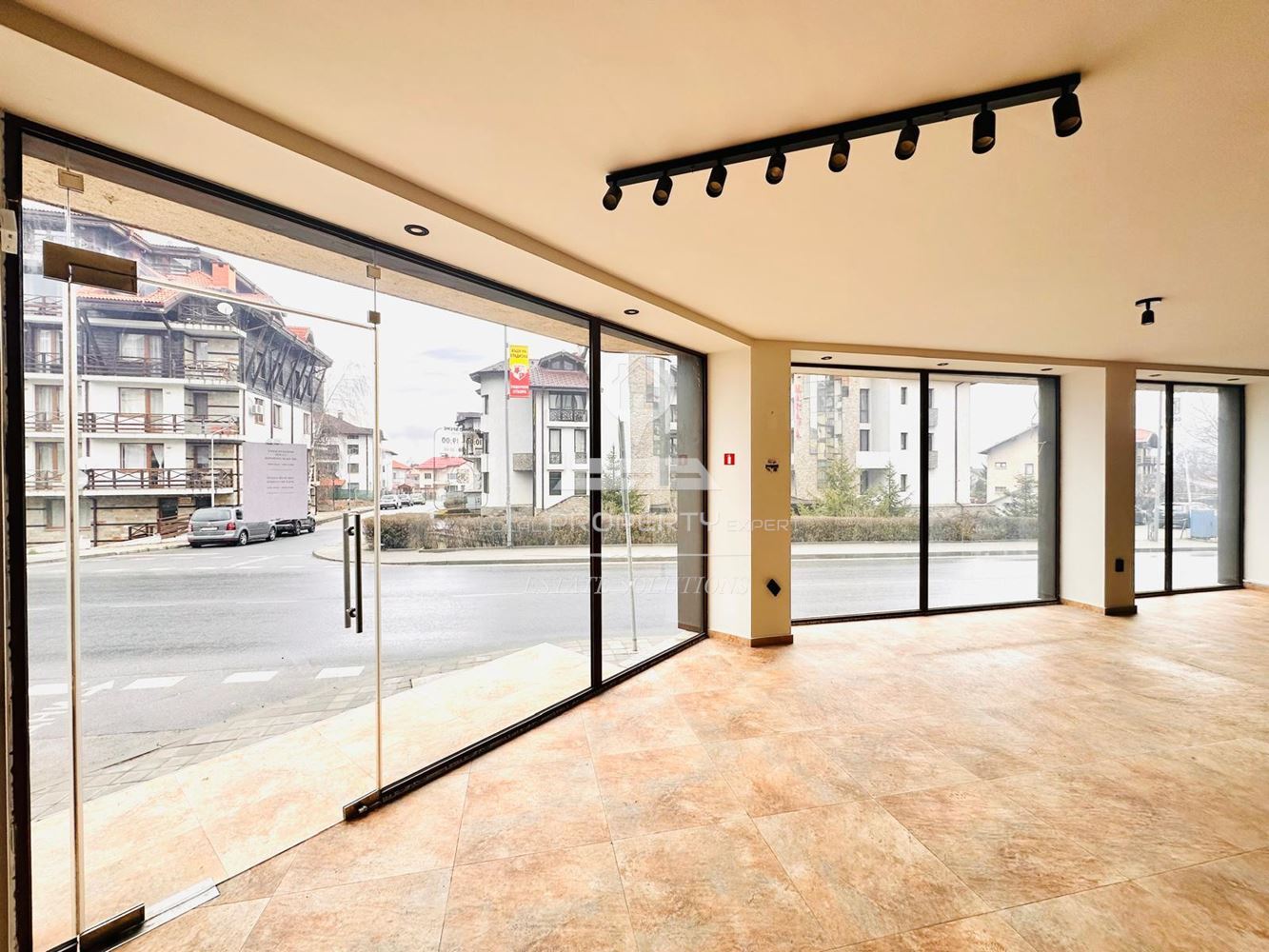 ТЪРГОВСКО ПОМЕЩЕНИЕ ПОД НАЕМ НА ТОП ЛОКАЦИЯ КВ. "ГРАМАДЕТО", УЛ. "НАЙДЕН ГЕРОВ 36", ГР. БАНСКО. - 0