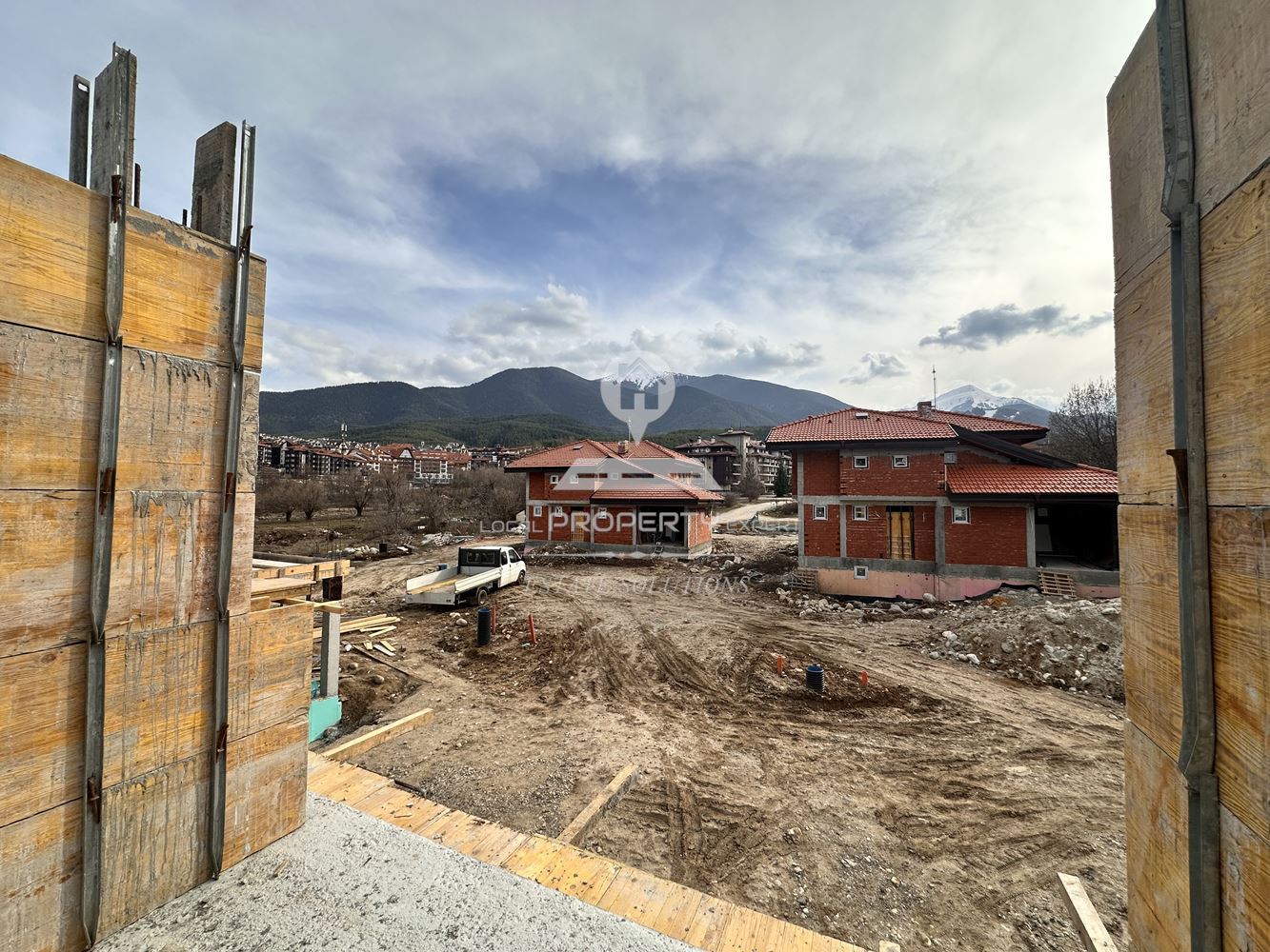 ЕДНОФАМИЛНА КЪЩА В ГР. БАНСКО - 0