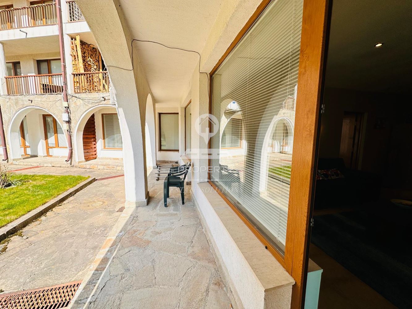 НАПЪЛНО ОБЗАВЕДЕН ТРИСТАЕН АПАРТАМЕНТ С НИСКА ТАКСА ЗА ПОДДРЪЖКА В ЖИЛИЩНА СГРАДА "МАНАСТИРА", УЛ. "НАЙДЕН ГЕРОВ", ГР. БАНСК - 0